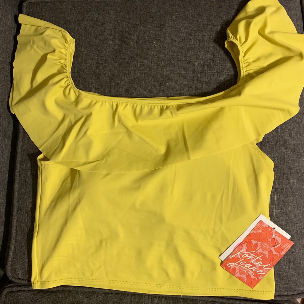 Kortni Jeane Ruffled Around Top